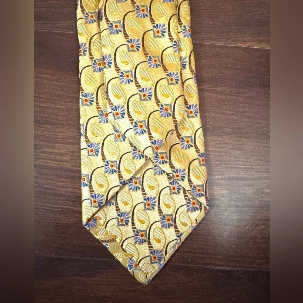 JOS. A. BANK Signature Gold Golden Yellow Pure Silk Necktie Made in Italy